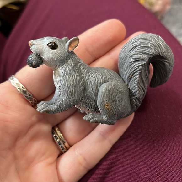 Large MINIATURE SQUIRREL figure - Picture 3 of 3